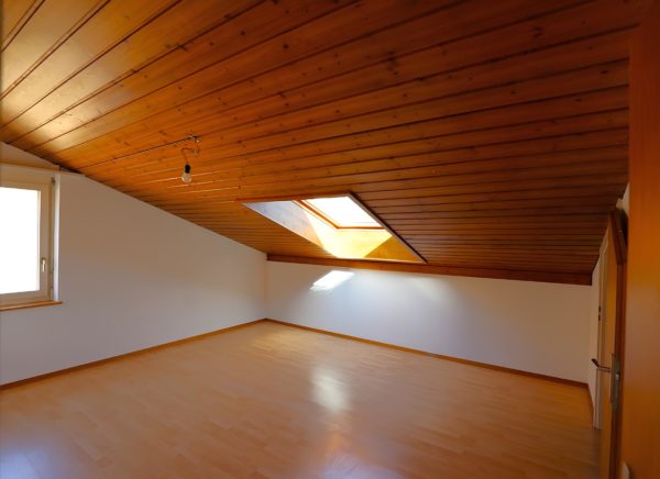 Les Hauts-Geneveys: Attique chaleureux de 3,5pces - balcon et ascenseur – Image 10
