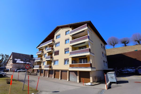 Les Hauts-Geneveys: Attique chaleureux de 3,5pces - balcon et ascenseur – Image 4