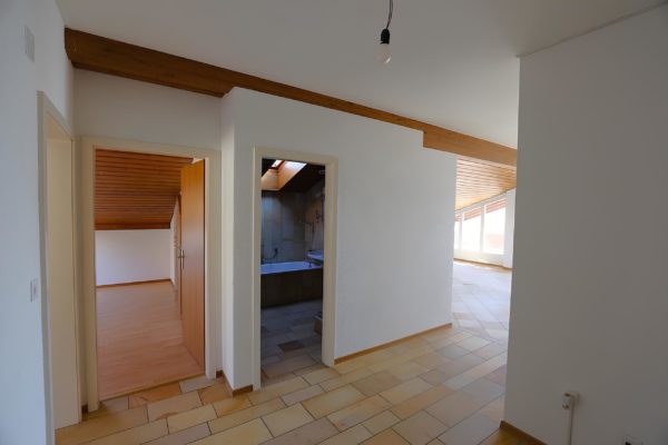 Les Hauts-Geneveys: Attique chaleureux de 3,5pces - balcon et ascenseur – Image 6