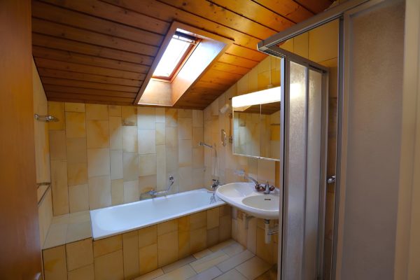 Les Hauts-Geneveys: Attique chaleureux de 3,5pces - balcon et ascenseur – Image 7