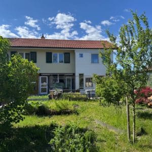Commune de Ins: maison mitoyenne toute proche de La Sauge / En nature