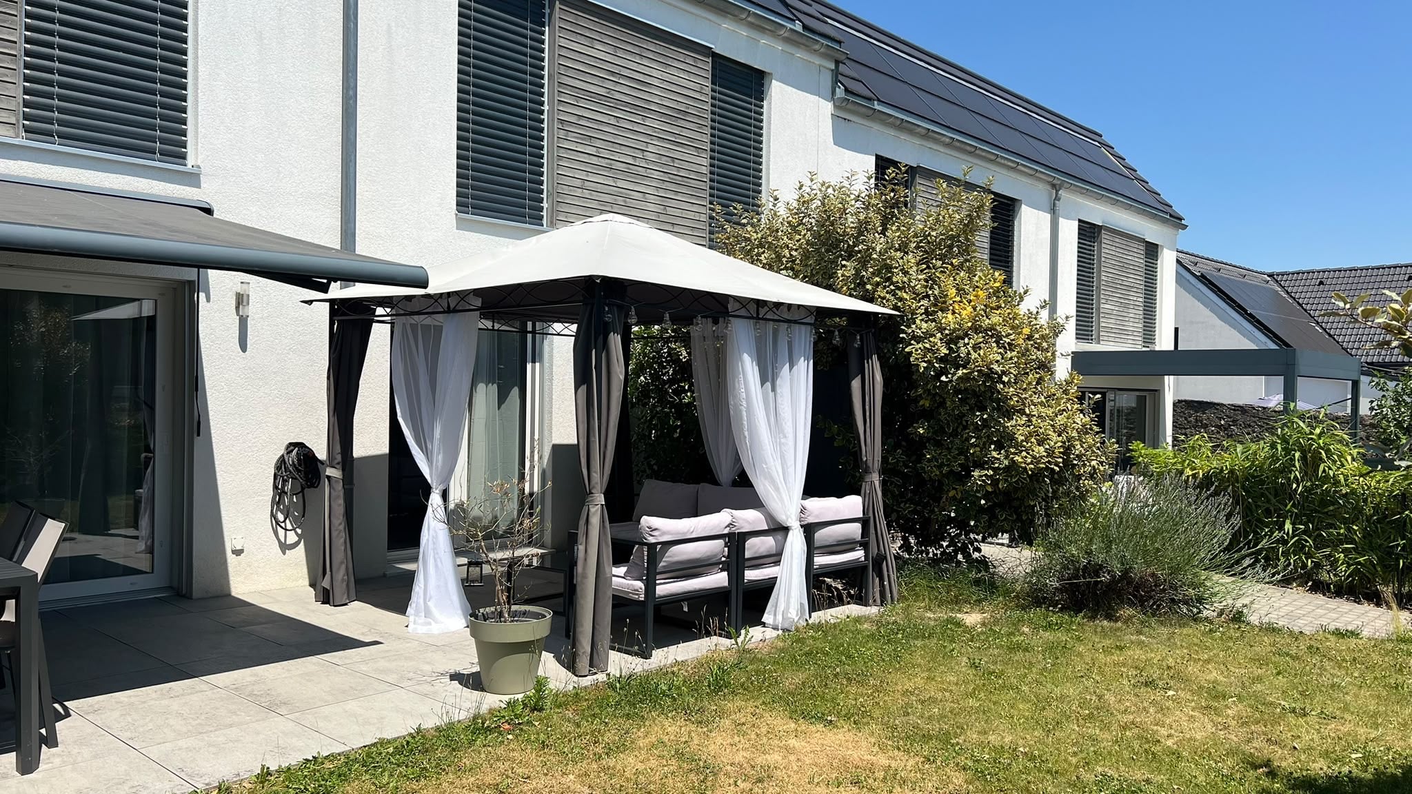 Montet (Cudrefin/VD): magnifique villa contigüe récente